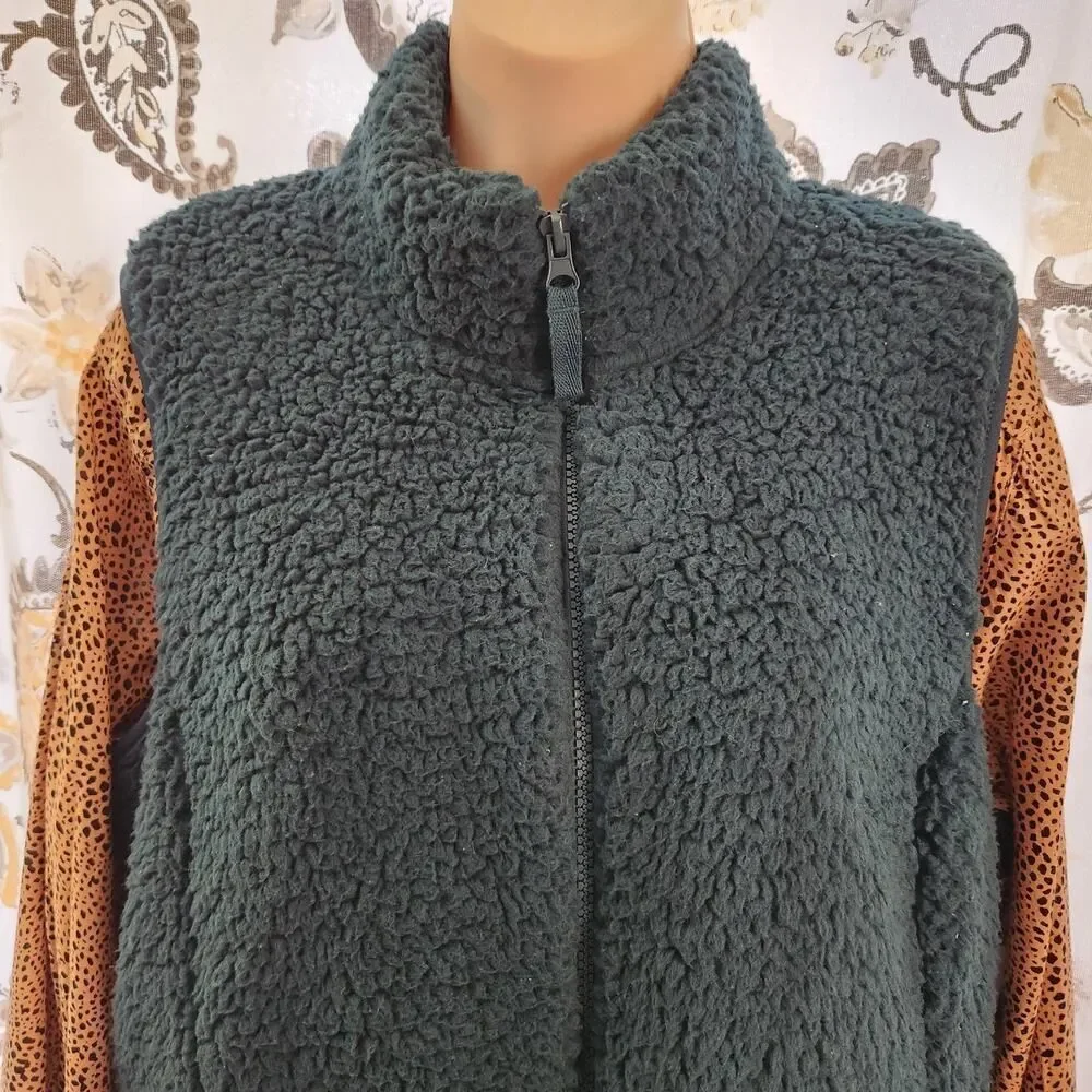 Time & Tru Sweater Vest Zip Front Women's Large Green Pockets Warm Light Weight